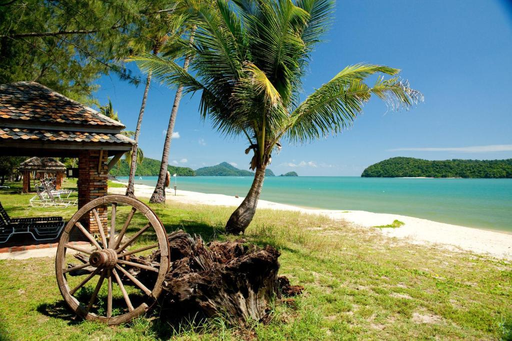 Frangipani Langkawi Resort Pantai Cenang  Exteriör bild